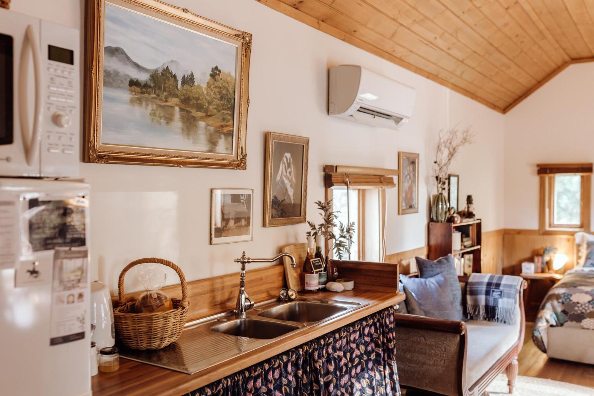 Farm stay Hideaway Farmlet Romantic With Miniature Goats