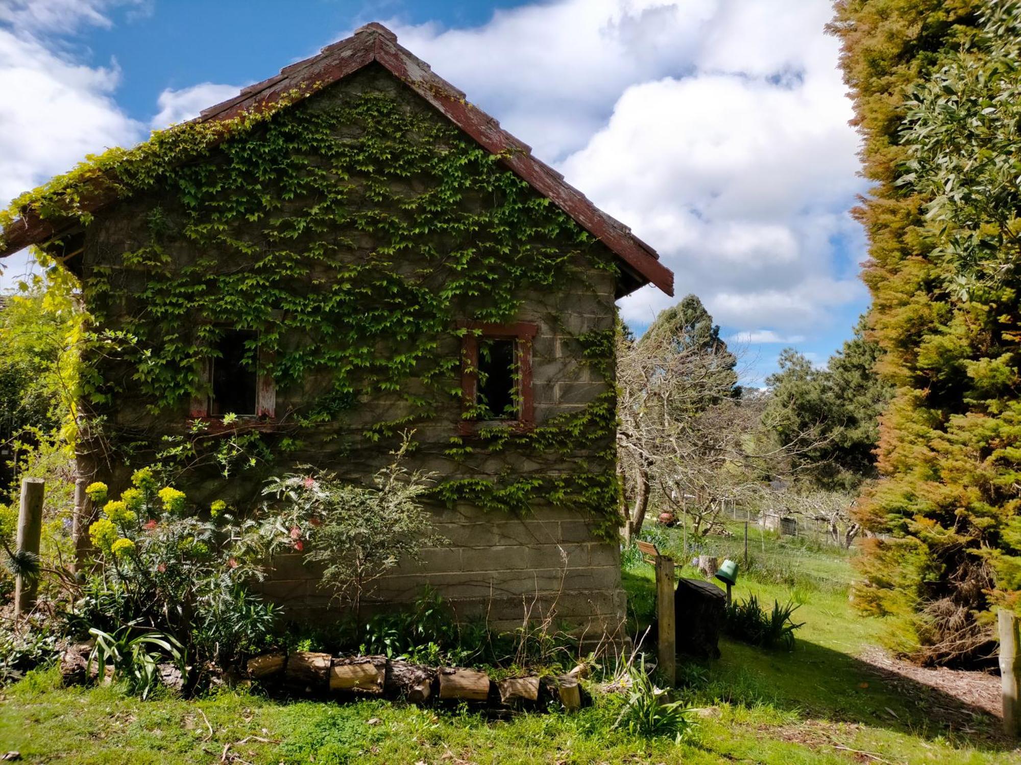 Farm stay Hideaway Farmlet Romantic With Miniature Goats